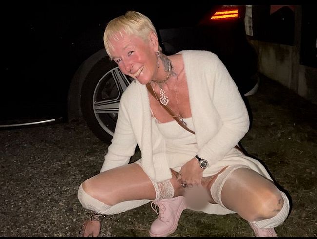 pi**en am Parkplatz