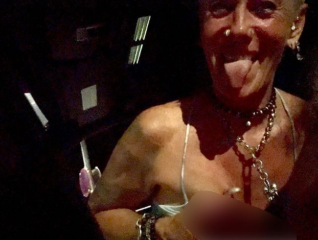 lady-isabell666's Porno Video: Am Festival Parkplatz……….. Ohne Ton