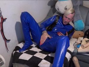 lady isabell666 Porno Video: ich w*xx mich in latex .....