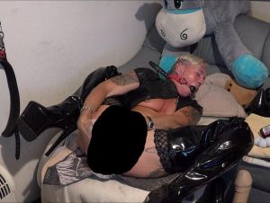 lady isabell666 Porno Video: VIER dil*os in meinen ars** und ............ WOW